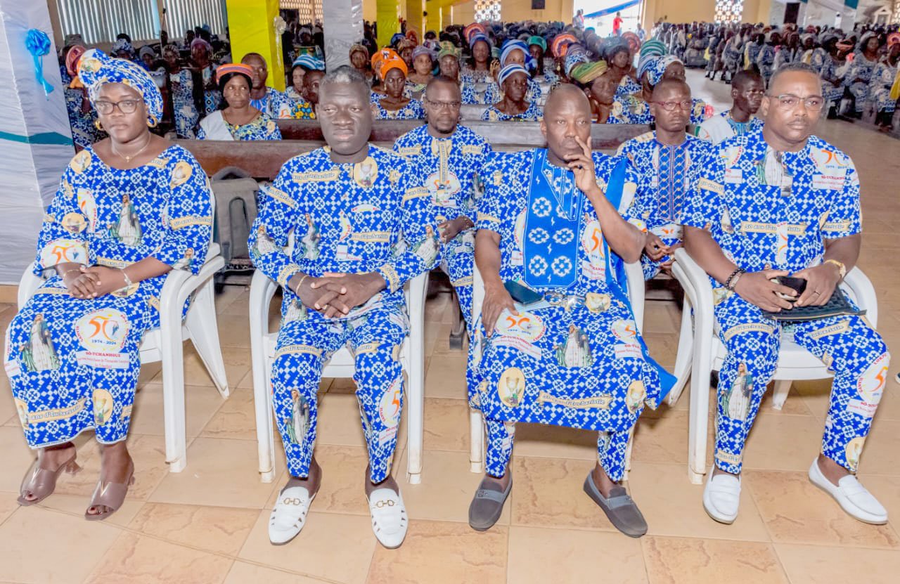 Les fidèles et amis de l'Immaculée Conception présents à la messe de clôture des "50 ans d'eucharistie"